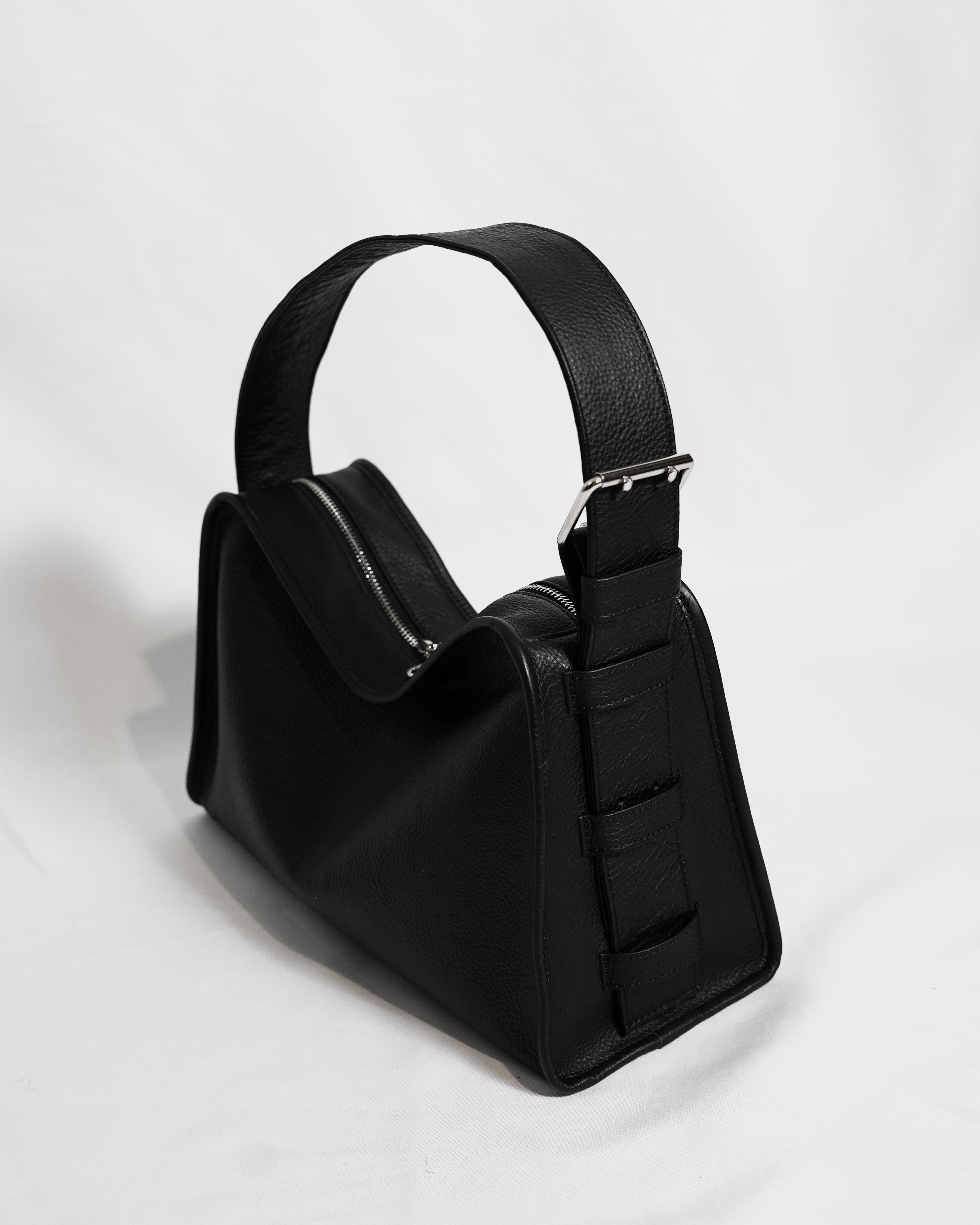 06 aurea -short- (※3月発売予定)